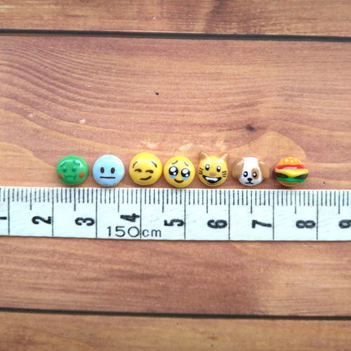 3dネイルパーツ ネイルパーツ 顔パーツ ミニチュア ネイルパーツ ネイルアート 3Dパーツ * 絵文字 顔文字 ネイルチップ（つけ爪） pua