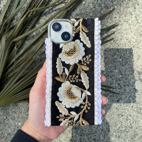 一気に写真映え／一度見たら虜になる！インド刺繍リボンのスマホケース