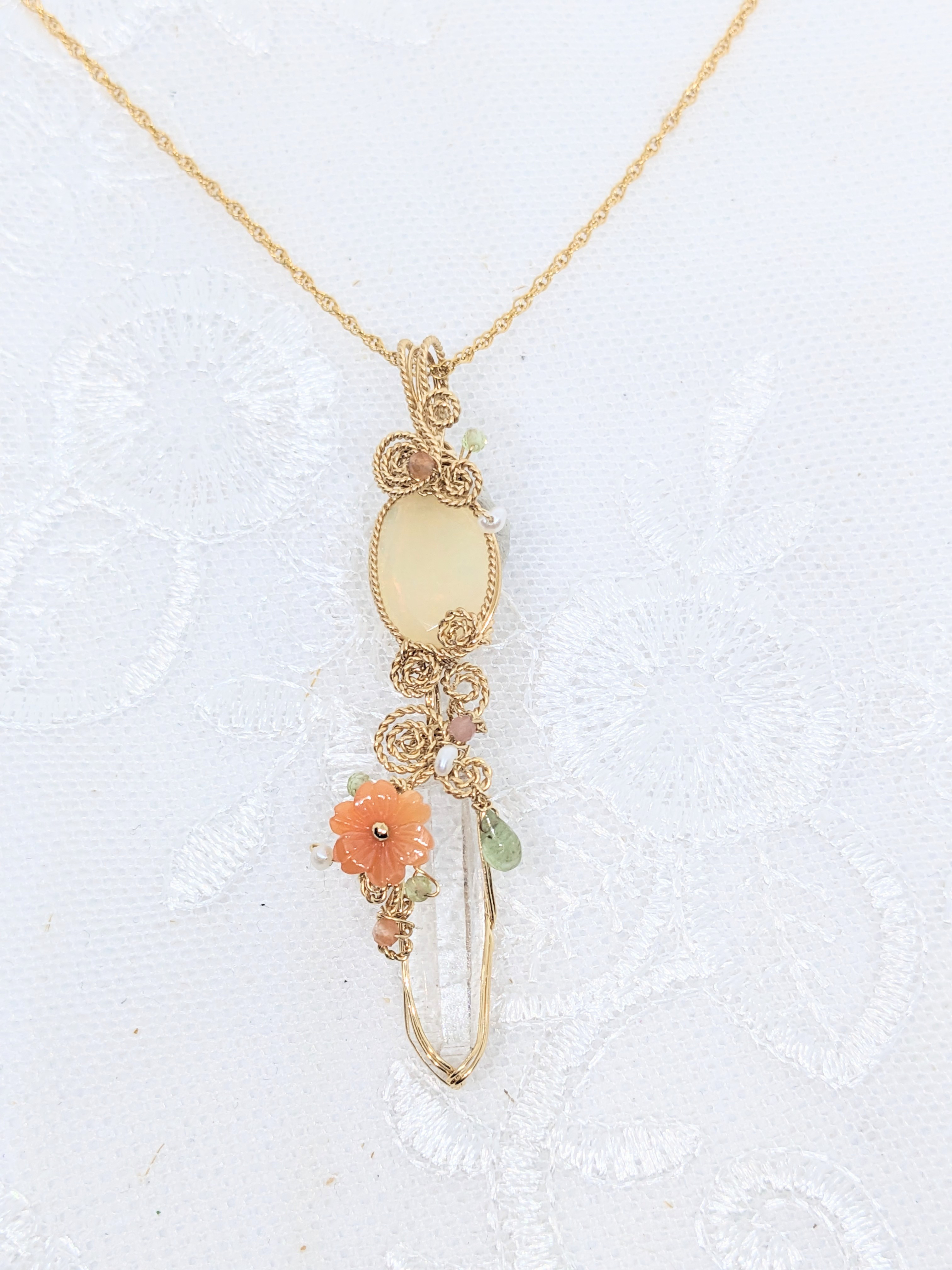 オパールと水晶のワイヤーラッピングペンダントトップ