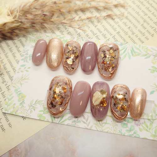 【サイズオーダー】ぷっくりフラワーネイル　ネイルチップ　ニュアンスネイル　モカ 新サイズのレギュラーオーバルで製作の画像です🩷 チーク