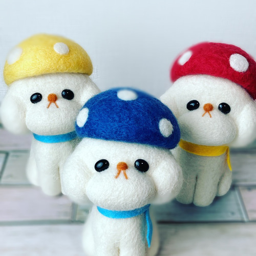 有名作家様 羊毛フェルトかぶりもの きのこ帽子 羊毛フェルト 犬 きのこ 帽子 赤 青 黄 かぶりワンコのまるふぃ 羊毛