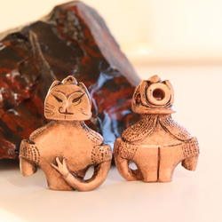 玉製・勾玉・土偶・石器 ペンダント　共箱 ネコのような黒駒土偶 ペンダントミニオブジェ (659-321) その他