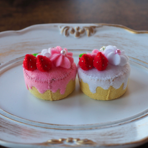 いちごのフェルトケーキ2個&ロールケーキ1個セット 雑貨 いちごのフェルトケーキ2個&ロールケーキ1個セット 雑貨