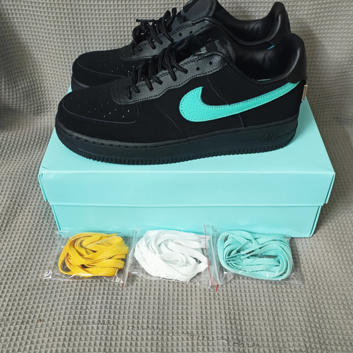 ナイキエアフォース1ロー ティファニー Tiffany & Co. x Nike ナイキエアフォース1ロー ティファニー Tiffany & Co. x Nike
