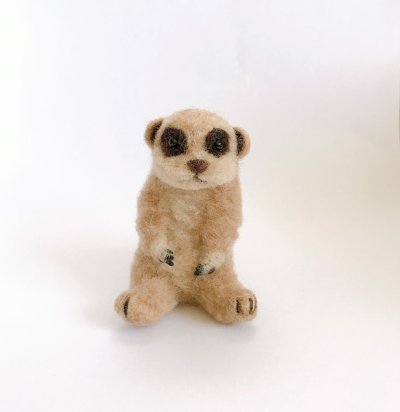 お値引き中】座り姿のミーアキャット 羊毛フェルトマスコット