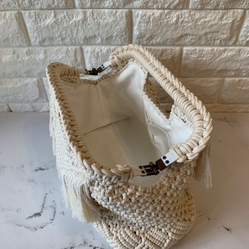 マクラメ編み リュック バッグ　フリンジ　生成り　ホワイト　白 マクラメ編み リュック バッグ フリンジ 生成り ホワイト 白