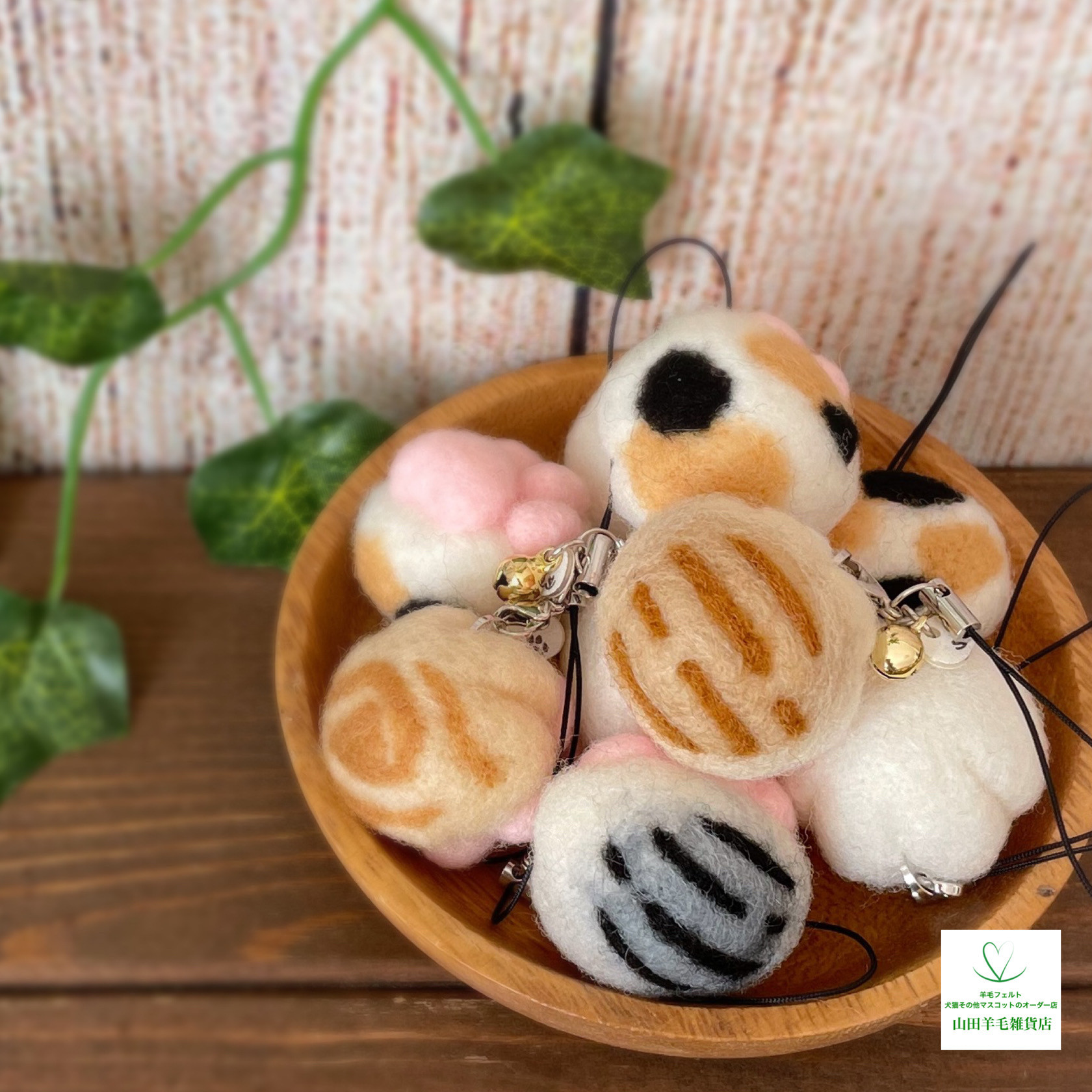 みーた0401 羊毛フェルト 作品 ぎゅうぎゅうネコ缶 handcraft_4977444702653