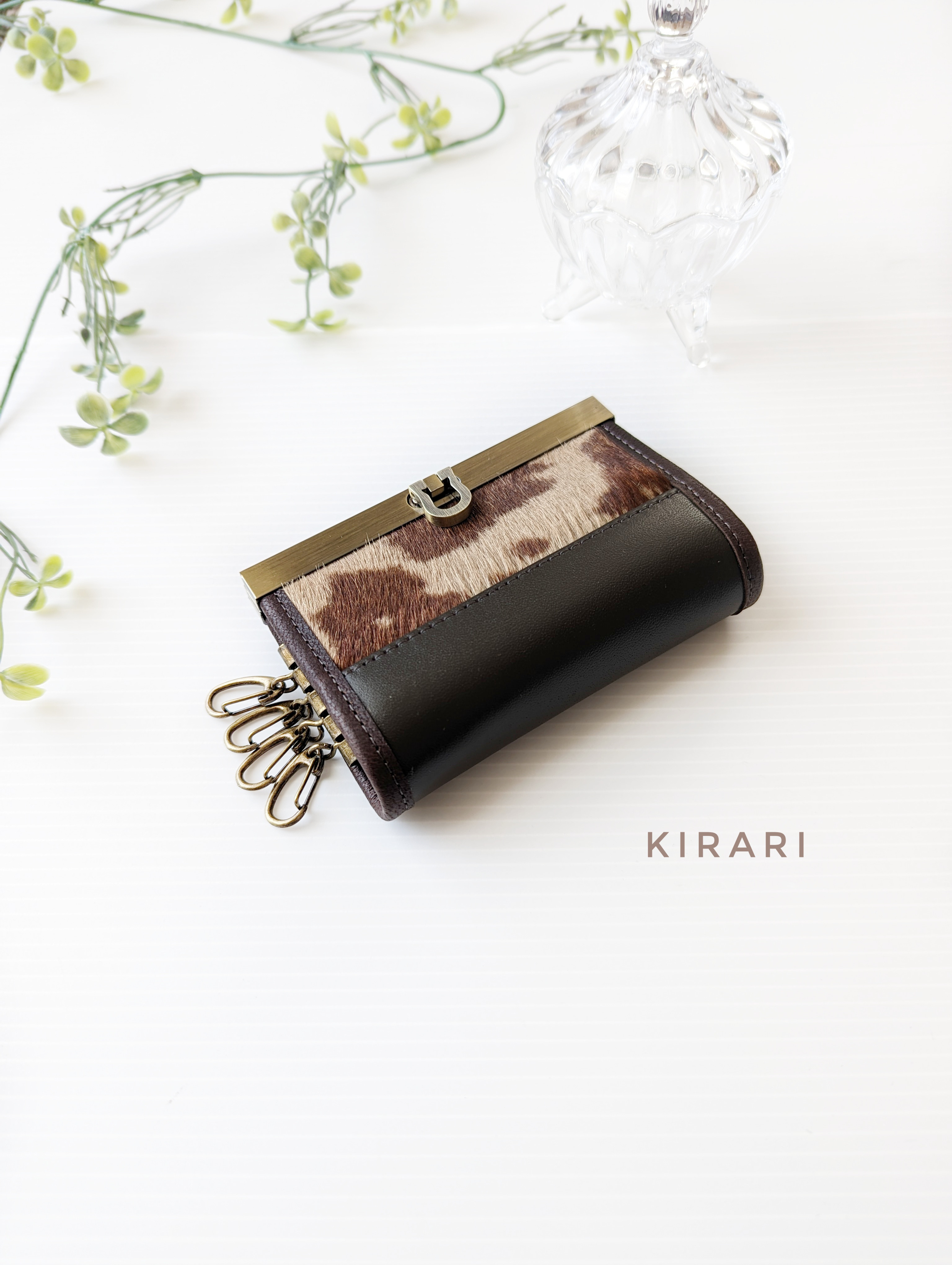 スマートキー＆カード収納可｜本革×ハラコキーケース ホルスタイン柄 茶×ベージュ 焦げ茶本革 Dカン・チェーン 直線口金