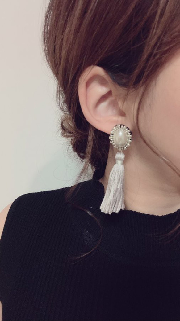 Oval pearl stitch × tassel pierce/earring(GRAIGE) 2枚目の画像