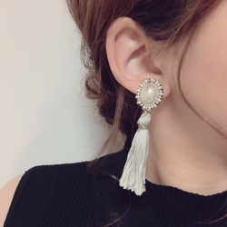 Oval pearl stitch × tassel pierce/earring(Ash Green) 2枚目の画像