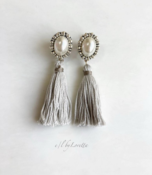 Oval pearl stitch × tassel pierce/earring(Ash Green) 1枚目の画像