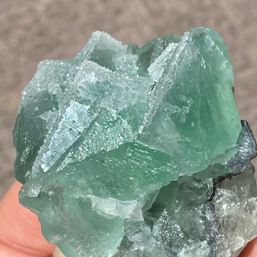 天然フローライト　原石 大分県産 フローライト 蛍石 原石 レインボー 256.6g (ID:29449