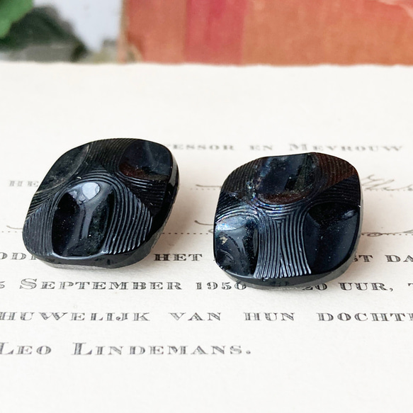 【送料無料】2個 1930年代 チェコ製 アンティーク ヴィンテージ 黒ガラスボタン 素材 [EY8501f] 2枚目の画像