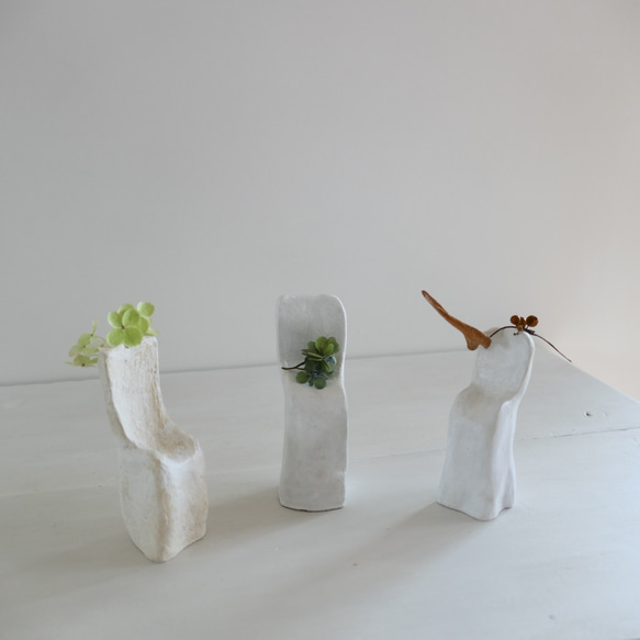 小さな椅子・白い陶オブジェ「  se  na ⅳ 」ディスプレイアート・インテリアアクセサリー・アートピース・花器 12枚目の画像