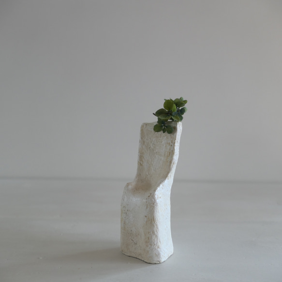 小さな椅子・白い陶オブジェ「  se  na ⅳ 」ディスプレイアート・インテリアアクセサリー・アートピース・花器 11枚目の画像