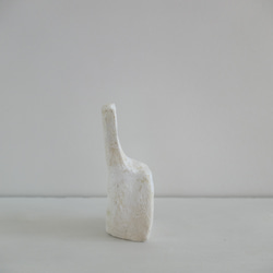 小さな椅子・白い陶オブジェ「  se  na ⅳ 」ディスプレイアート・インテリアアクセサリー・アートピース・花器 5枚目の画像