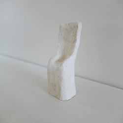 小さな椅子・白い陶オブジェ「  se  na ⅳ 」ディスプレイアート・インテリアアクセサリー・アートピース・花器 2枚目の画像