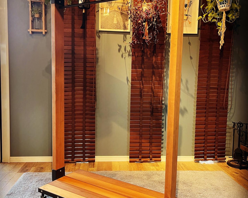 インダストリアル アイアンハンガーラック 無垢材天板 棚板 鉄製 衣類掛け 什器 インダストリアル アイアンハンガーラック 無垢材天板 棚板 鉄製 衣類