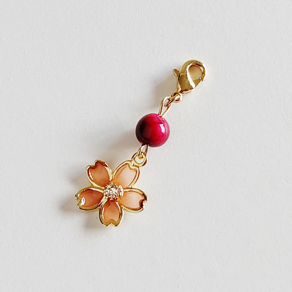 ❀春を象徴する花❀ 桜とピンクタイガーアイのマスクチャーム（ライトゴールド） 3枚目の画像