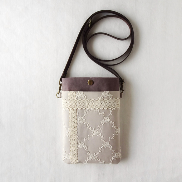 刺繍×レースのスマホショルダー　スマホポーチ　モカベージュ ポシェット 花柄　ギフト　母の日 3枚目の画像