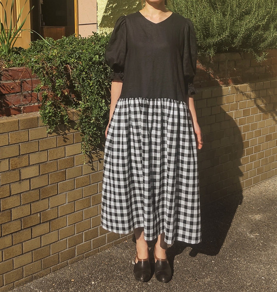 ふんわり袖のリネンローウエストワンピース