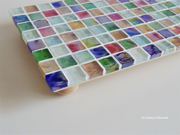 【Y様オーダー品・サイズ変更】カラフルMix 脚付 ガラスモザイクタイルのディスプレイトレイ 飾り棚 3枚目の画像
