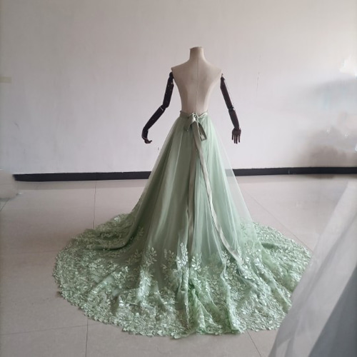 送料無料！大人気上昇チュールスカート 薄グレー リーフ刺繍 華やかな  