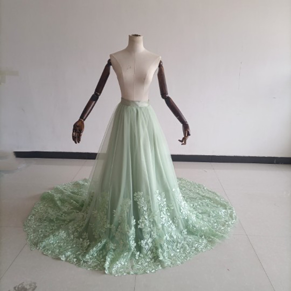 送料無料！大人気上昇チュールスカート 薄グレー リーフ刺繍 華やかな  