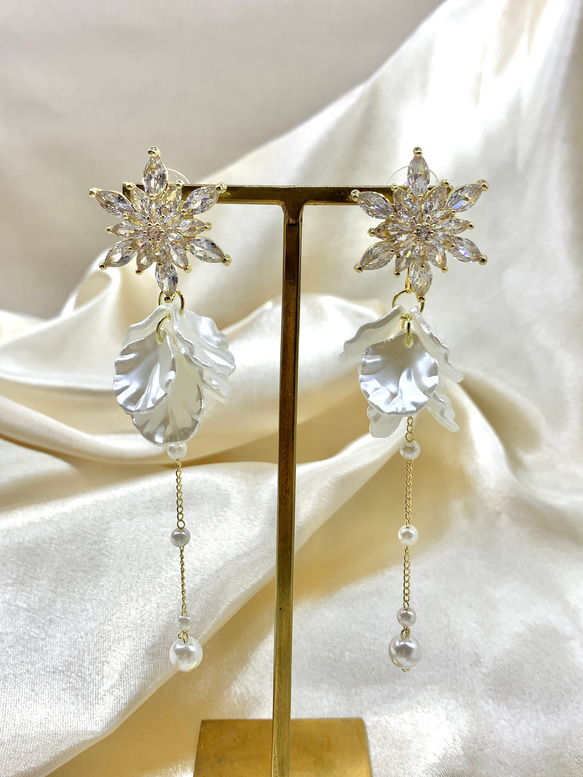 SHASHI】Bloomピアス 花形モチーフ 結婚式 ウェディング