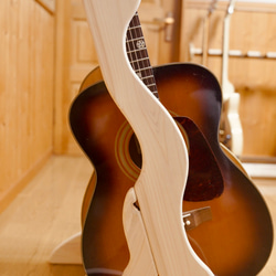 【オーダー品】手作り木工　木製ギタースタンド （無塗装）２本掛け 4枚目の画像