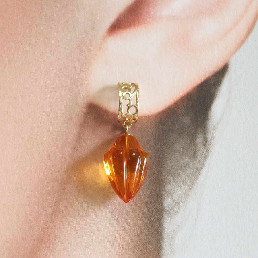 琥珀　アンバー　 カービング　透かしパーツ　ピアス　１８金ピアスポスト　１０金　K10