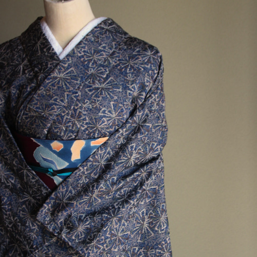ウール着物 しょうざん織 濃紺×銀糸の細かい花模様がモダン 中華風の