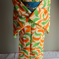 たまご色×オレンジ　やさしい雰囲気の葉柄がアールデコ調で大人かわいい　裄68ｃｍ　ウール　　和裁師手縫い着物 5枚目の画像