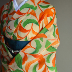 たまご色×オレンジ　やさしい雰囲気の葉柄がアールデコ調で大人かわいい　裄68ｃｍ　ウール　　和裁師手縫い着物 14枚目の画像