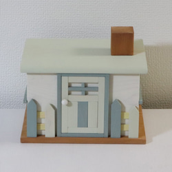 かわいいお家の小物入れ　木製　マスクケース（小）（リリーグリーン＆ピスタチオグリーン） 2枚目の画像