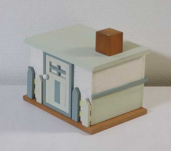 かわいいお家の小物入れ　木製　マスクケース（小）（リリーグリーン＆ピスタチオグリーン） 3枚目の画像