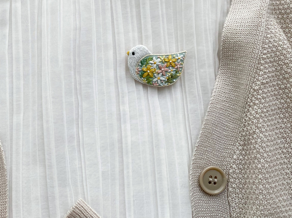 【受注制作】麗しの花鳥  刺繍ブローチ 7枚目の画像