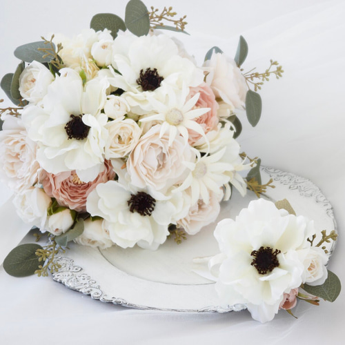 ホワイトアネモネとチューリップのパステルブーケ＆ブートニア