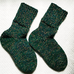 23.5～24.5㎝くらいの方用 厚手の手編み靴下 ウール100％ 毛糸を約225ｇ以上使用した分厚い靴下（58） 1枚目の画像
