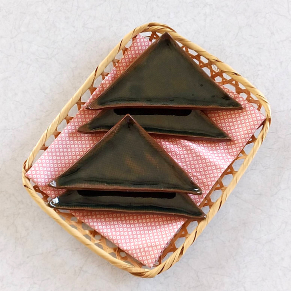 《春の福袋2点セット》陶の三角形皿【大人色富士山】 3枚目の画像