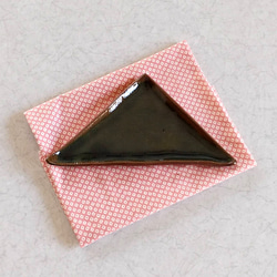 《春の福袋2点セット》陶の三角形皿【大人色富士山】 2枚目の画像