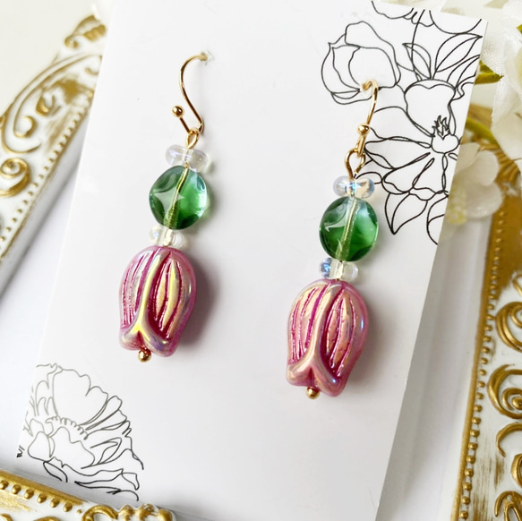 春の花・チェコビーズのチューリップピアス2 ピアス（フック・チェーン
