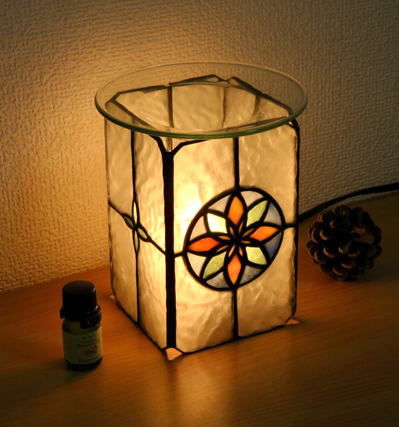 Creema限定価格】ステンドグラス ＊アロマランプ 手毬〜穏やかな夜に