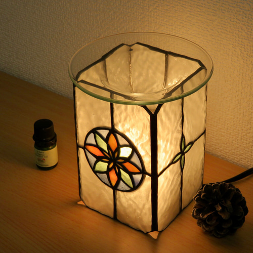 Creema限定価格】ステンドグラス ＊アロマランプ 手毬〜穏やかな夜に