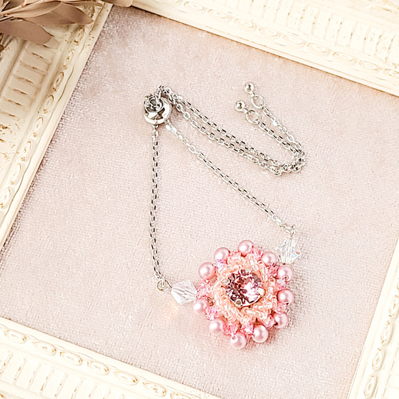 小さめ☆ビジューとクリスタルパールが咲かせるカーネーション  