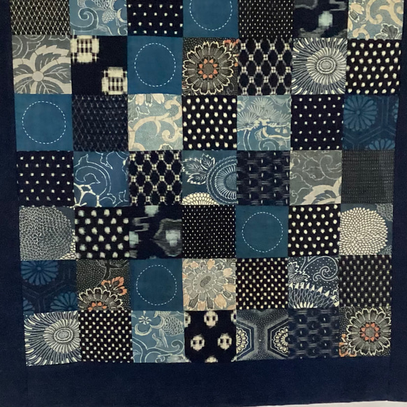 藍染め布とかすりのパッチワークタペストリー 