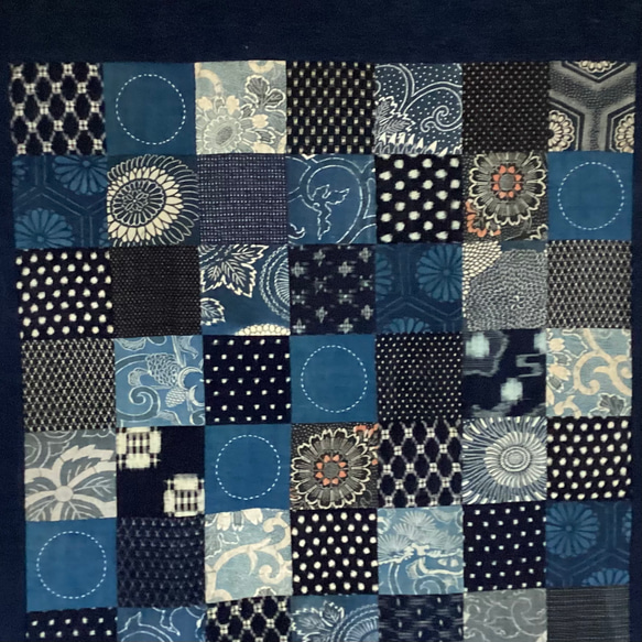 藍染め布とかすりのパッチワークタペストリー 