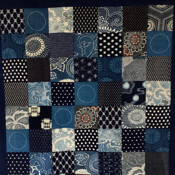 藍染め布とかすりのパッチワークタペストリー 