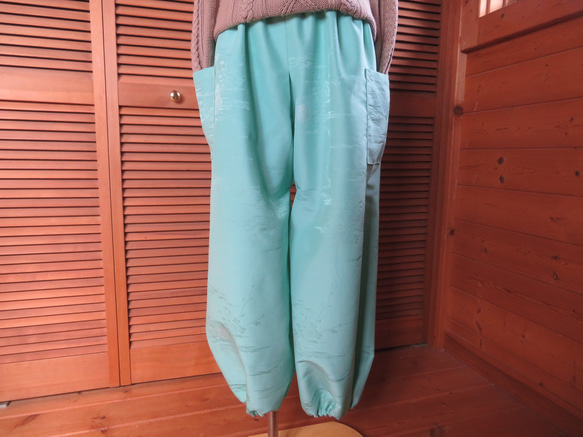 若緑色のもんぺパンツ　総丈９５ｃｍ　着物リメイク 1枚目の画像