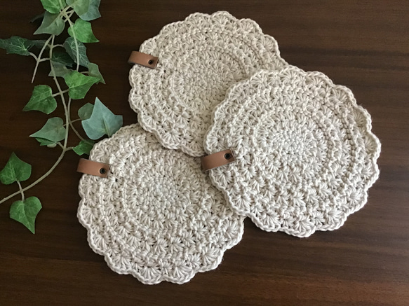 【ラスト】麻綿の糸で編んだコースター花形２枚セット 3枚目の画像